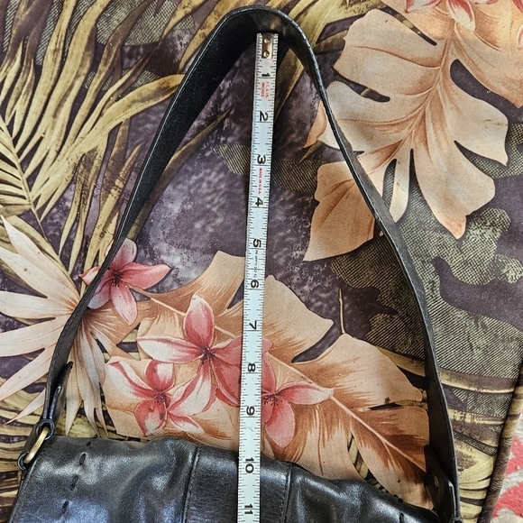 Francesco Biasia Black Patent Leather Shoulder Bag - Picture 16 of 16